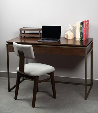 tre writing chair